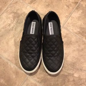 Steve Madden Black Pattern slIp on